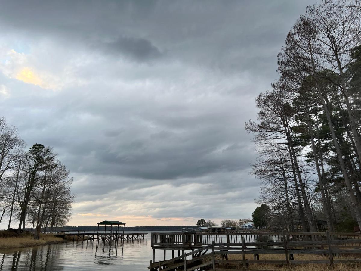 Driftwood Inn And Lodge By The Lake Zwolle Экстерьер фото