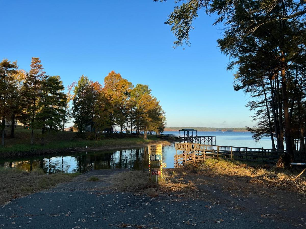 Driftwood Inn And Lodge By The Lake Zwolle Экстерьер фото