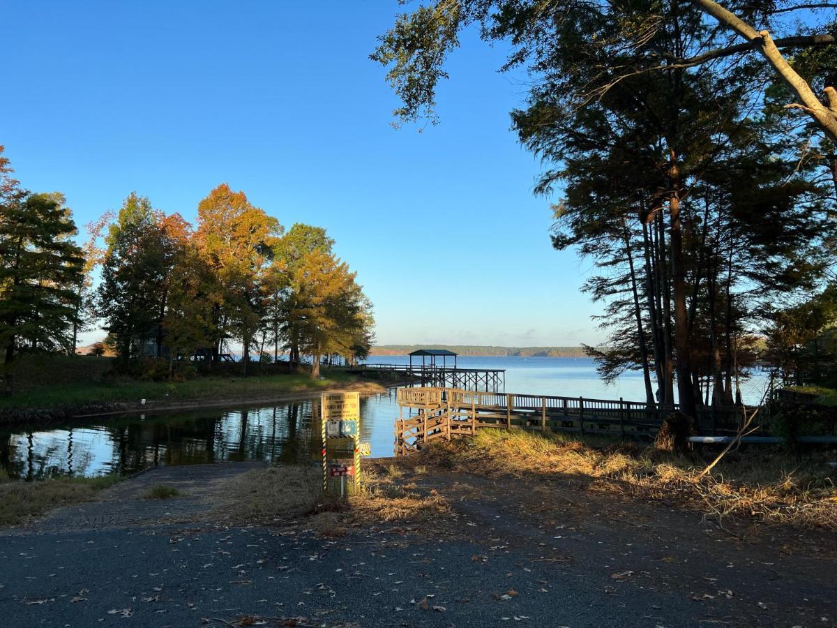 Driftwood Inn And Lodge By The Lake Zwolle Экстерьер фото